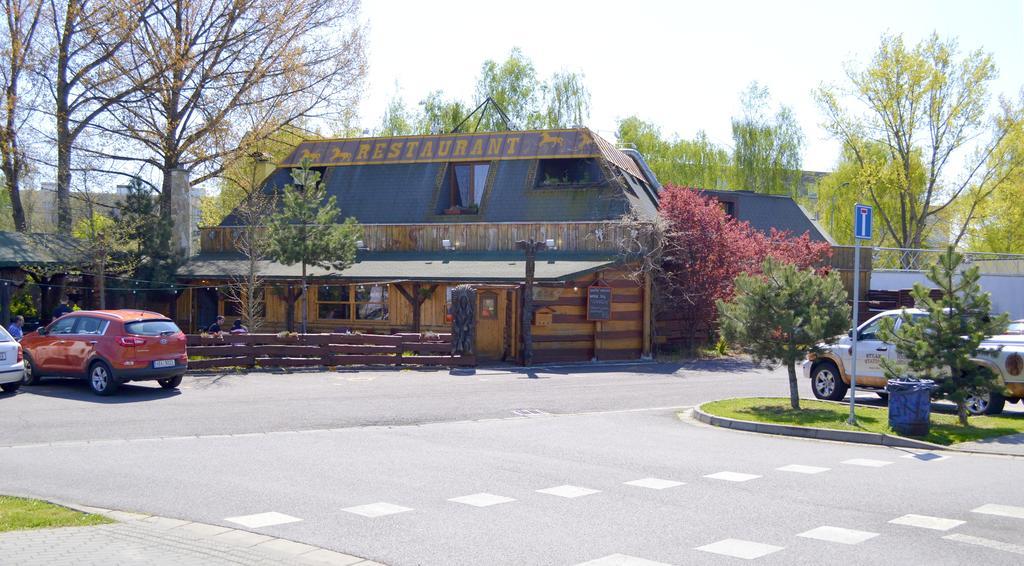Restaurant A Penzion Steak Station Pardubice Extérieur photo