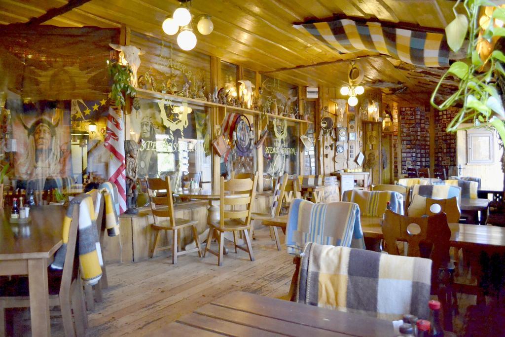 Restaurant A Penzion Steak Station Pardubice Extérieur photo